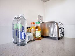 Urban Apartment in South East for 2 near Canary Karaoke