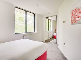Urban Apartment in South East for 2 near Canary Karaoke