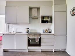 Urban Apartment in South East for 2 near Canary Karaoke