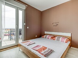 Charming Apartment in Novalja near Zrče Beach