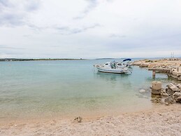Charming Apartment in Novalja near Zrče Beach