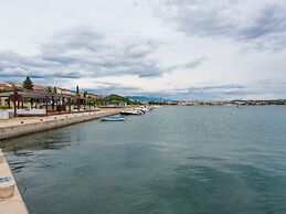 Charming Apartment in Novalja near Zrče Beach