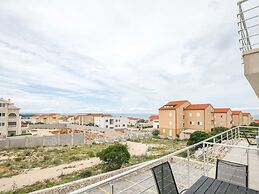 Comfortable Apartment in Novalja near Zrče Beach