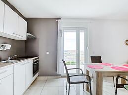 Comfortable Apartment in Novalja near Zrče Beach