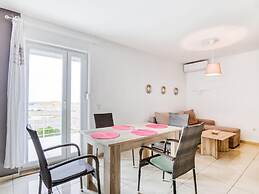 Comfortable Apartment in Novalja near Zrče Beach