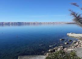 Comfortable Apartment in Novalja near Zrče Beach