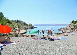 Comfortable Apartment in Novalja near Zrče Beach