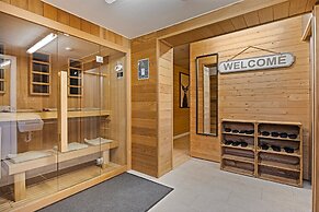 Elegant Chalet in Manhay With Sauna