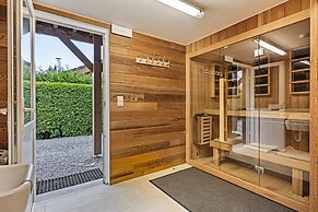 Elegant Chalet in Manhay With Sauna