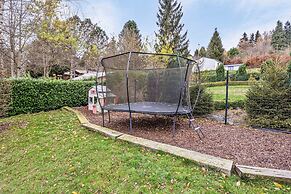 Elegant Chalet in Manhay With Sauna