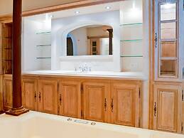 Majestic Villa With Pool and Sauna