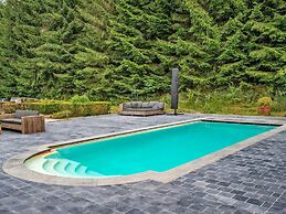 Majestic Villa With Pool and Sauna