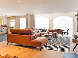 Majestic Villa With Pool and Sauna