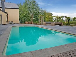 Majestic Villa With Pool and Sauna