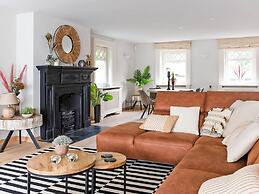 Majestic Villa With Pool and Sauna