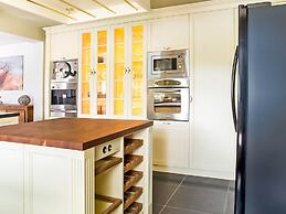 Majestic Villa With Pool and Sauna