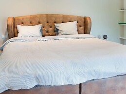 Majestic Villa With Pool and Sauna