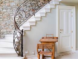 Majestic Villa With Pool and Sauna