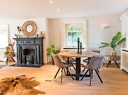 Majestic Villa With Pool and Sauna