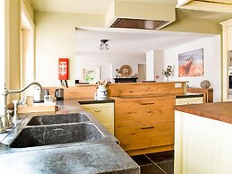 Majestic Villa With Pool and Sauna