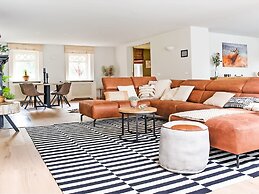 Majestic Villa With Pool and Sauna