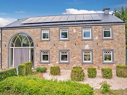 Majestic Villa With Pool and Sauna