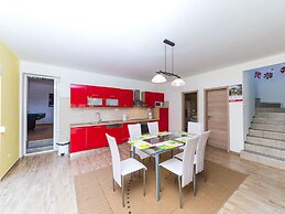 Simplistic Holiday Home in Okrug Gornji With Swimming Pool