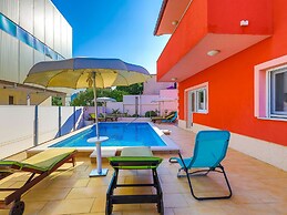 Simplistic Holiday Home in Okrug Gornji With Swimming Pool