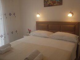 Simplistic Holiday Home in Okrug Gornji With Swimming Pool