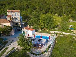 Gorgeous Villa in Tučepi with Private Swimming Pool