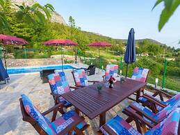 Gorgeous Villa in Tučepi with Private Swimming Pool