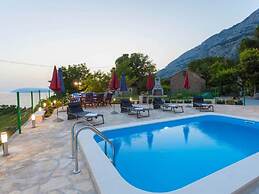 Gorgeous Villa in Tučepi with Private Swimming Pool