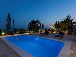 Gorgeous Villa in Tučepi with Private Swimming Pool