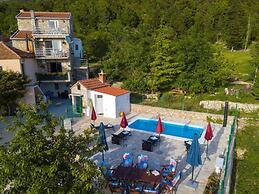 Gorgeous Villa in Tučepi with Private Swimming Pool