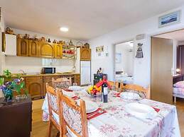 Gorgeous Villa in Tučepi with Private Swimming Pool