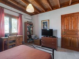 Simplistic Villa in Korfu near Sea Beach