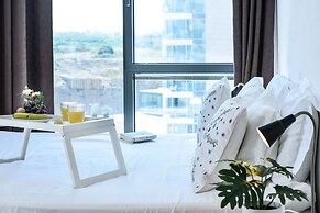 Deluxe 3 BD Marina Apartment in Herzylia