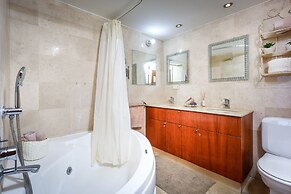 Deluxe 3 BD Marina Apartment in Herzylia