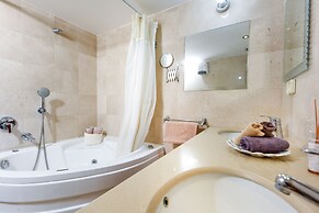 Deluxe 3 BD Marina Apartment in Herzylia