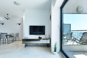 Deluxe 3 BD Marina Apartment in Herzylia