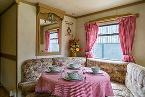 Tadpole Retreat:sleeps 4, Kitchen, Bathroom&lounge