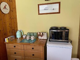 Sunshine Annex-double Bed,ensuite, Lounge, Kitchen