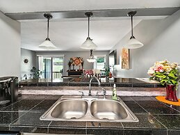 Table Rock Escape at Pointe Royale