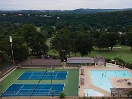 Table Rock Escape at Pointe Royale