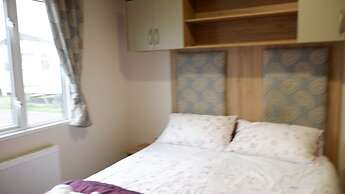 Luxury 2 Bedroom Caravan at Mersea Island Holiday