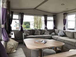 Luxury 2 Bedroom Caravan at Mersea Island Holiday