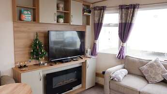 Luxury 2 Bedroom Caravan at Mersea Island Holiday