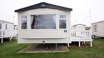 Luxury 2 Bedroom Caravan at Mersea Island Holiday