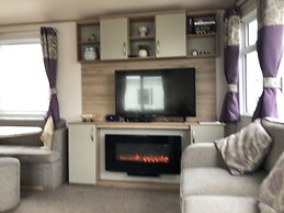 Luxury 2 Bedroom Caravan at Mersea Island Holiday