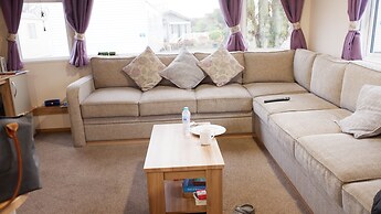 Luxury 2 Bedroom Caravan at Mersea Island Holiday